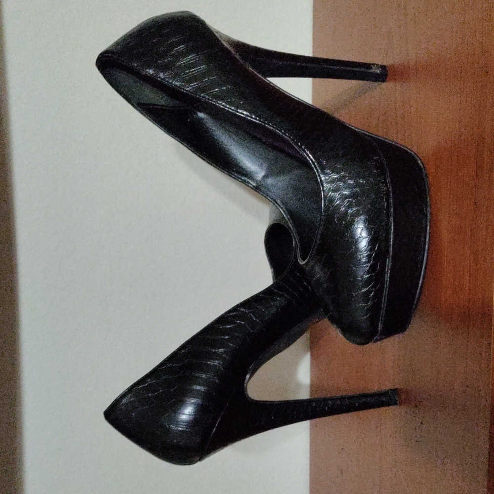 Joey Black faux leather platform stilletto like new condition size 9.5